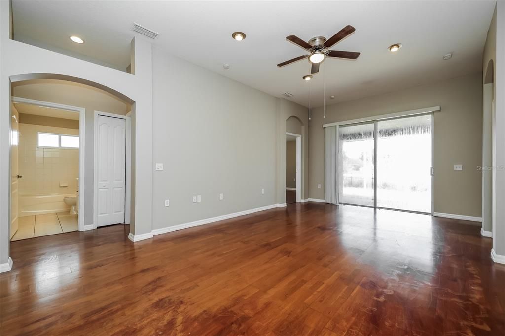 For Sale: $355,000 (3 beds, 2 baths, 2061 Square Feet)
