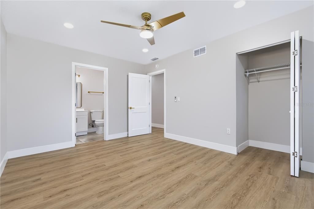 For Sale: $369,900 (3 beds, 3 baths, 1056 Square Feet)