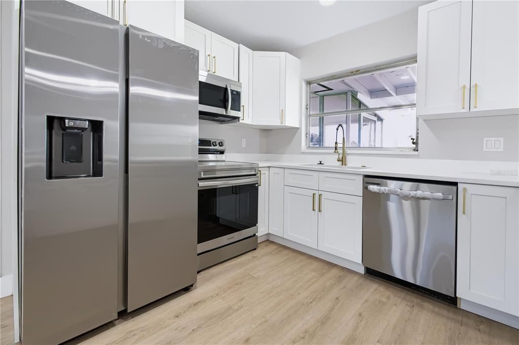 For Sale: $369,900 (3 beds, 3 baths, 1056 Square Feet)
