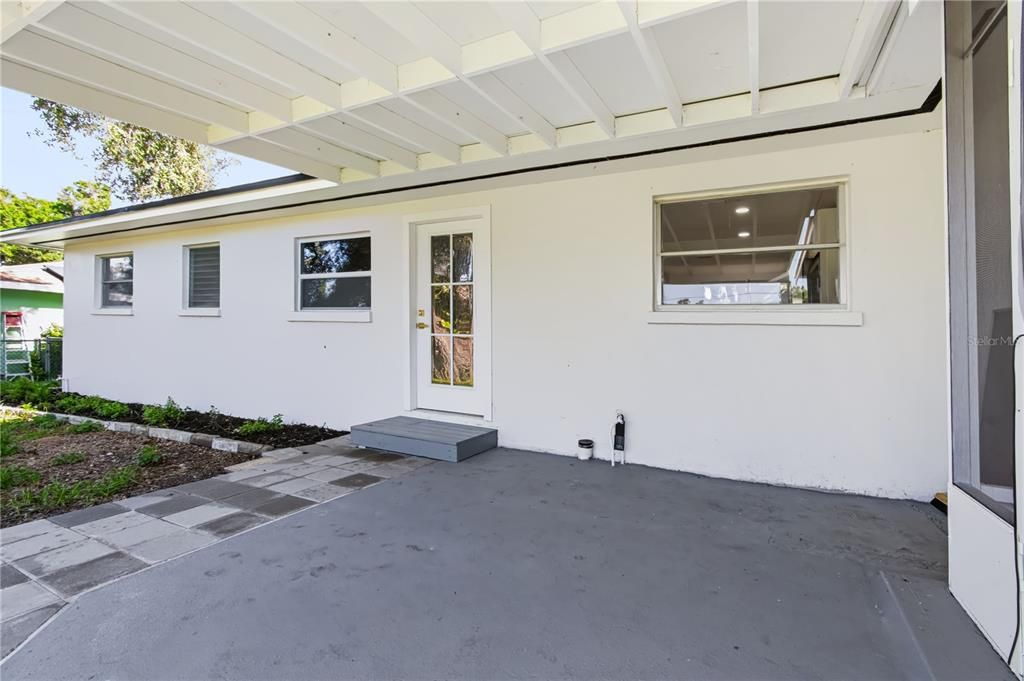 For Sale: $369,900 (3 beds, 3 baths, 1056 Square Feet)