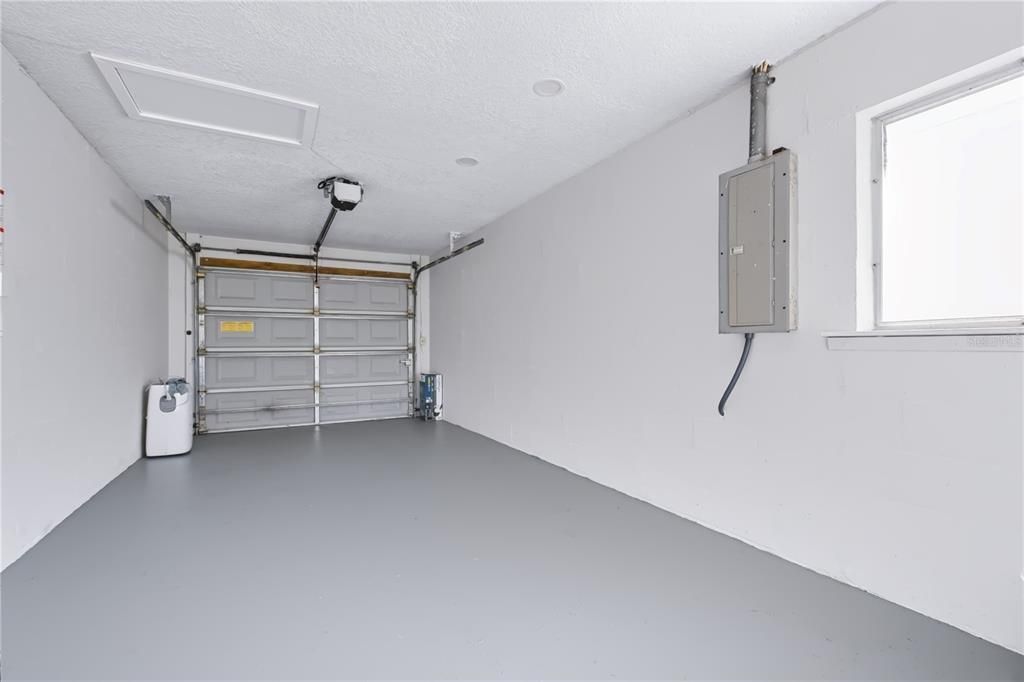 For Sale: $369,900 (3 beds, 3 baths, 1056 Square Feet)