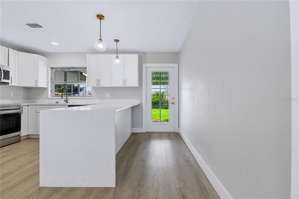 For Sale: $369,900 (3 beds, 3 baths, 1056 Square Feet)