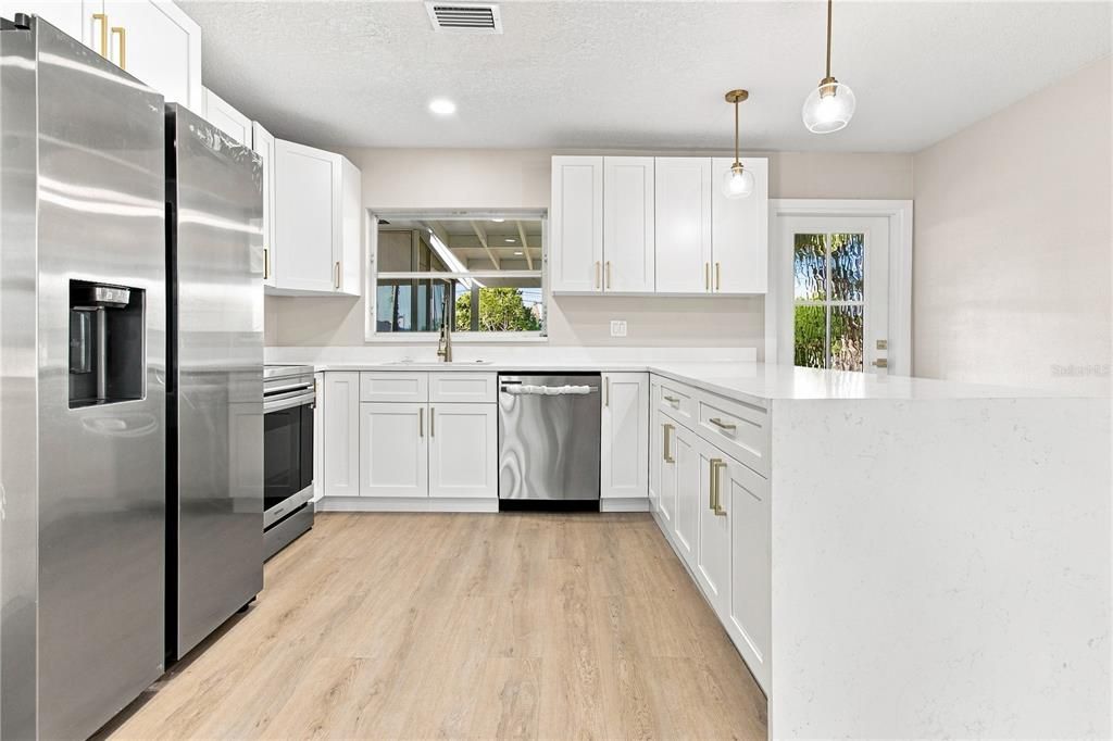 For Sale: $369,900 (3 beds, 3 baths, 1056 Square Feet)