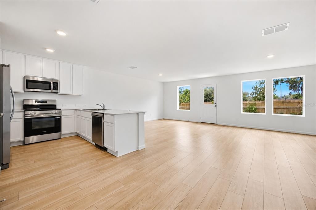 En Renta: $2,200 (4 camas, 2 baños, 1733 Pies cuadrados)