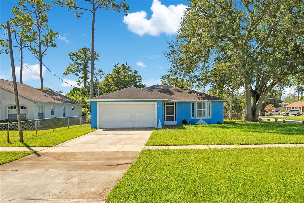 For Sale: $249,900 (2 beds, 2 baths, 1182 Square Feet)