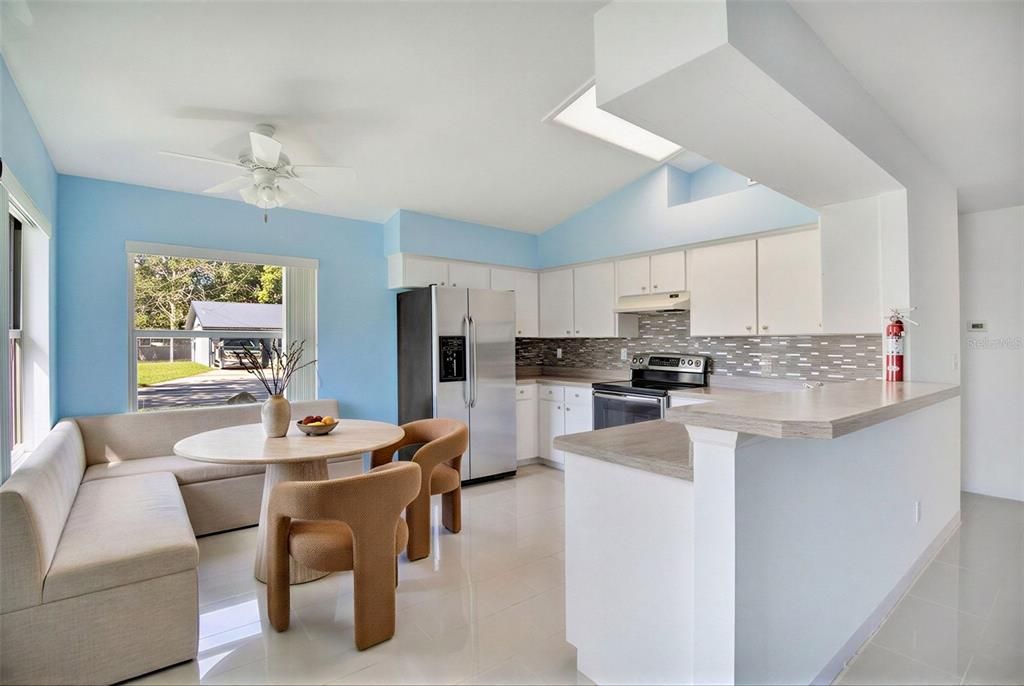 For Sale: $249,900 (2 beds, 2 baths, 1182 Square Feet)