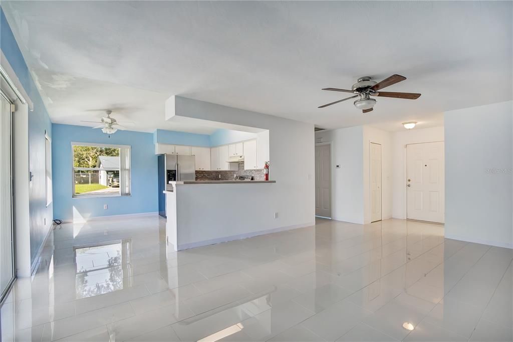 For Sale: $249,900 (2 beds, 2 baths, 1182 Square Feet)