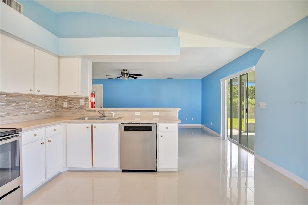 For Sale: $249,900 (2 beds, 2 baths, 1182 Square Feet)