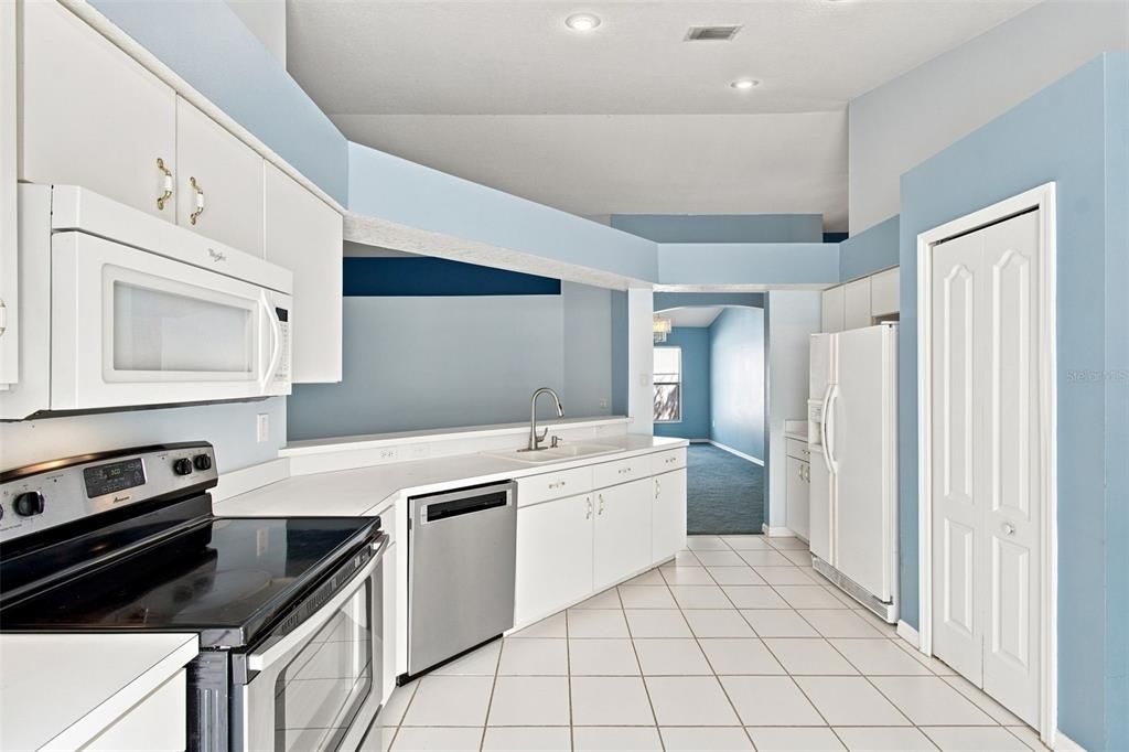 For Sale: $369,900 (4 beds, 3 baths, 1808 Square Feet)