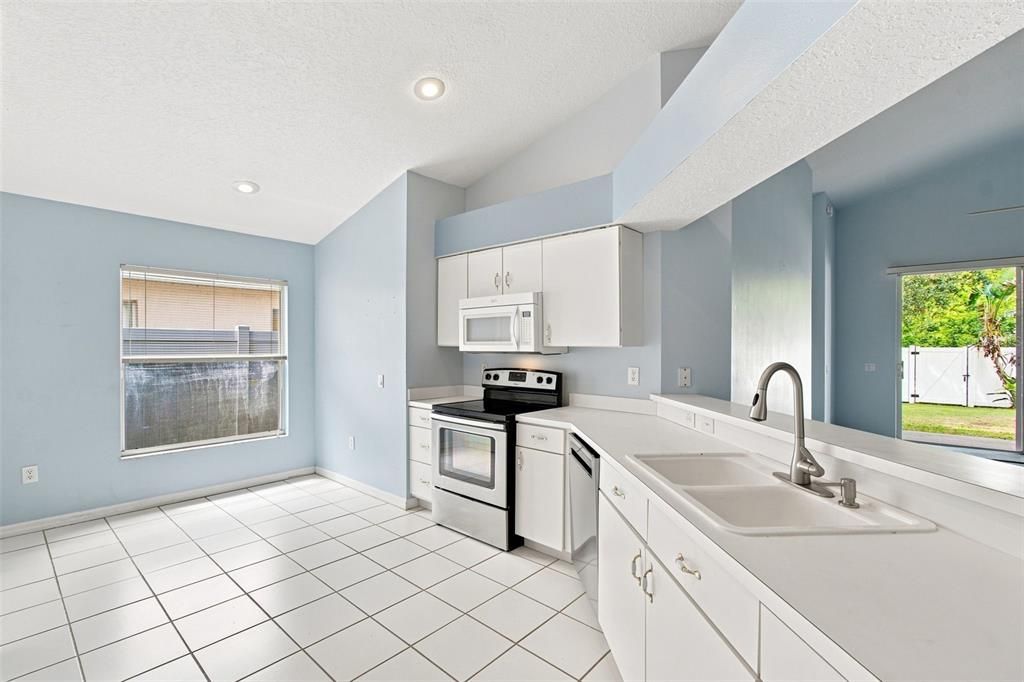 For Sale: $369,900 (4 beds, 3 baths, 1808 Square Feet)