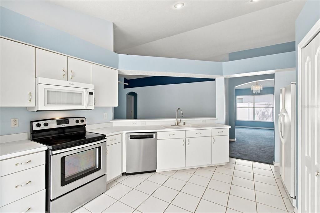 For Sale: $369,900 (4 beds, 3 baths, 1808 Square Feet)