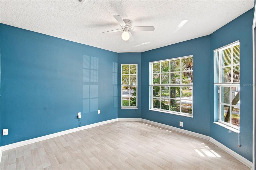 For Sale: $369,900 (4 beds, 3 baths, 1808 Square Feet)