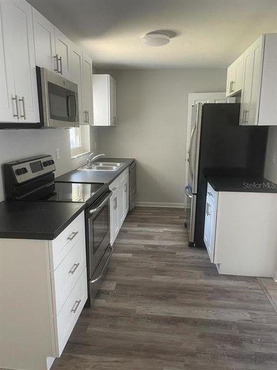For Rent: $1,500 (2 beds, 1 baths, 806 Square Feet)