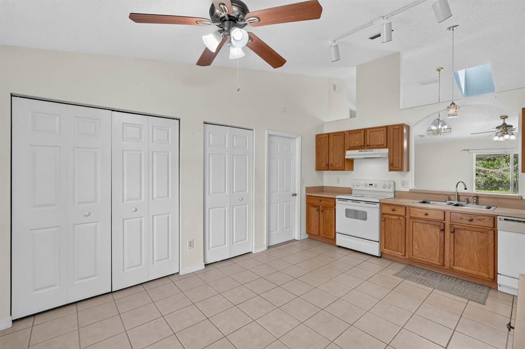 For Sale: $254,999 (3 beds, 2 baths, 1531 Square Feet)