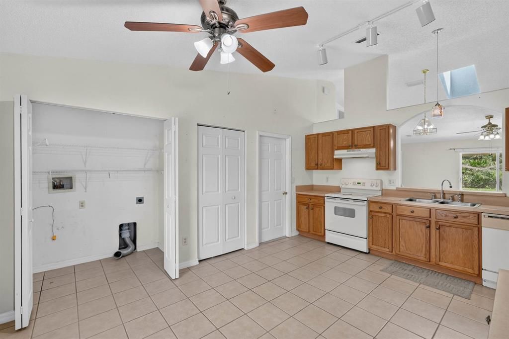 For Sale: $254,999 (3 beds, 2 baths, 1531 Square Feet)