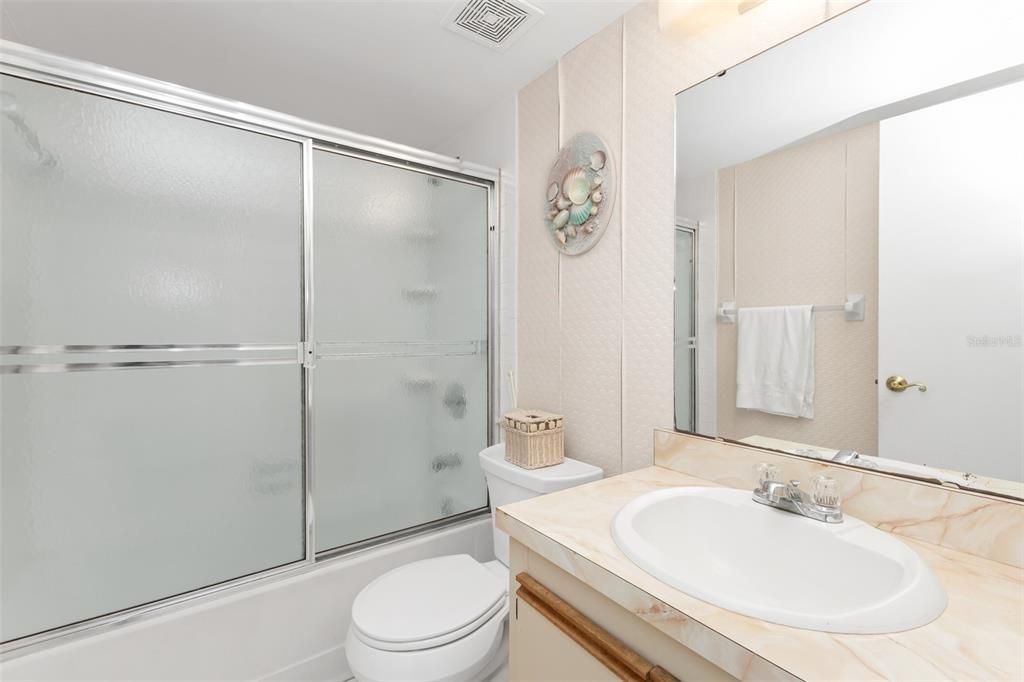 На продажу: $143,900 (3 спален, 2 ванн, 1011 Квадратных фут)