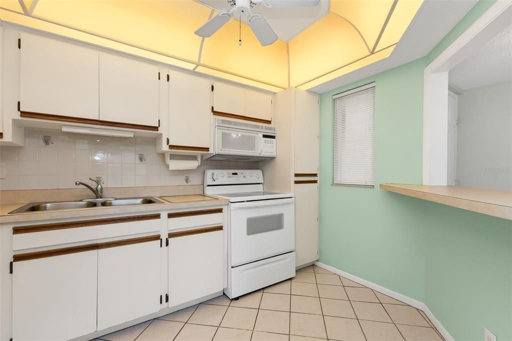 На продажу: $143,900 (3 спален, 2 ванн, 1011 Квадратных фут)