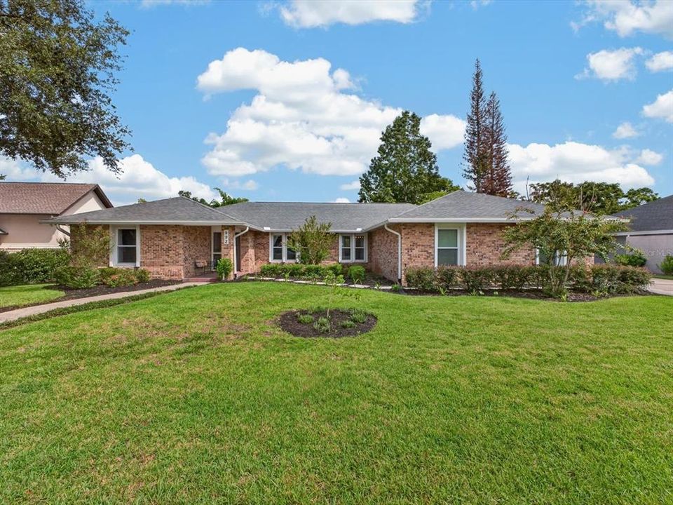 En Venta: $799,000 (4 camas, 2 baños, 2701 Pies cuadrados)