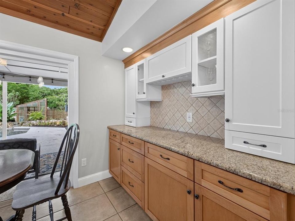 En Venta: $799,000 (4 camas, 2 baños, 2701 Pies cuadrados)