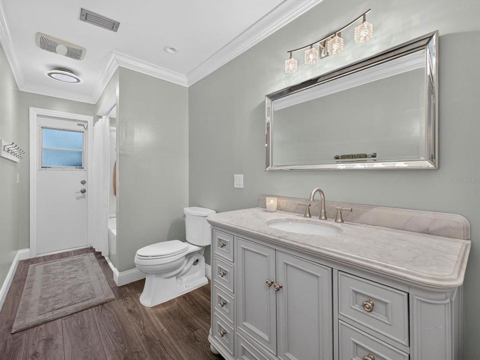 En Venta: $799,000 (4 camas, 2 baños, 2701 Pies cuadrados)
