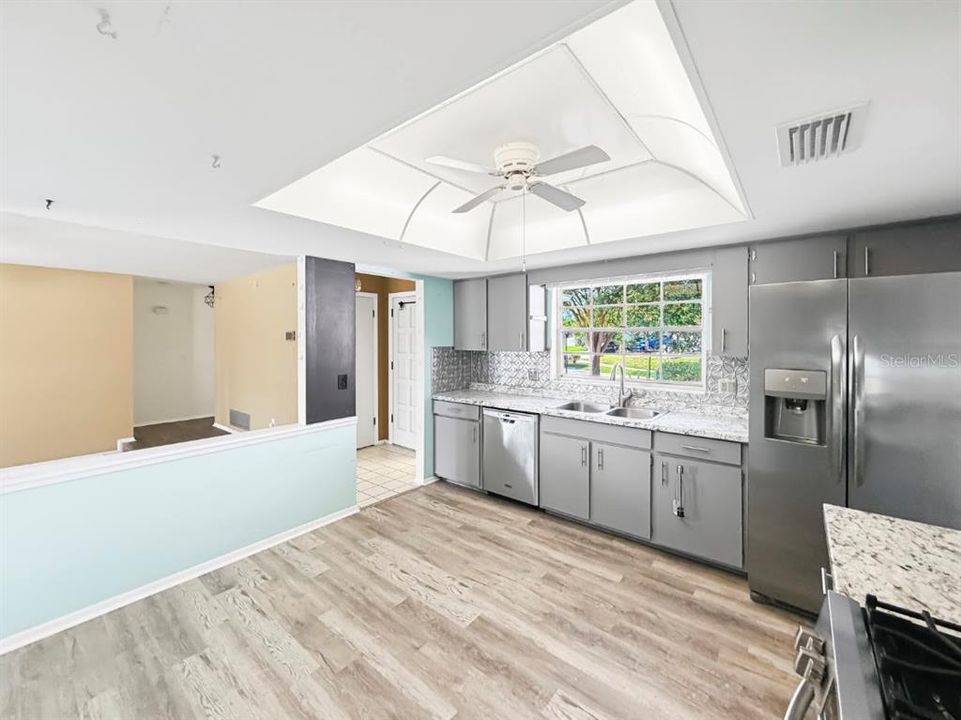 На продажу: $345,000 (3 спален, 2 ванн, 1415 Квадратных фут)