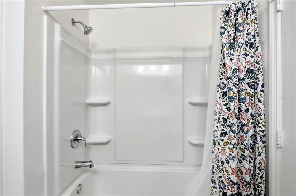 На продажу: $387,000 (4 спален, 2 ванн, 1696 Квадратных фут)