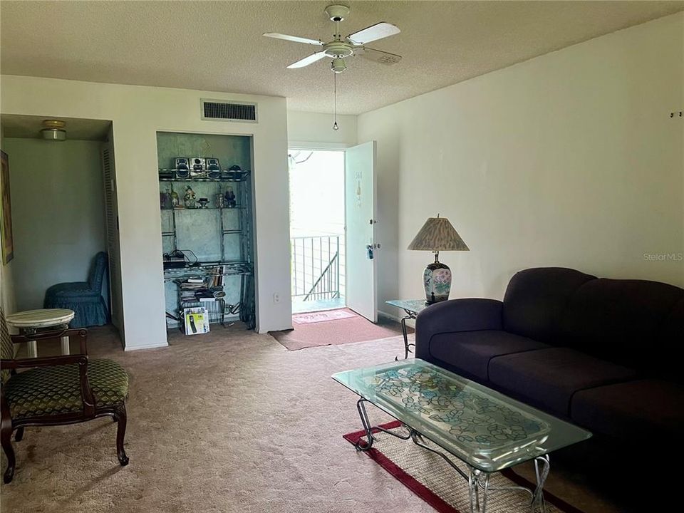For Sale: $72,590 (1 beds, 1 baths, 844 Square Feet)