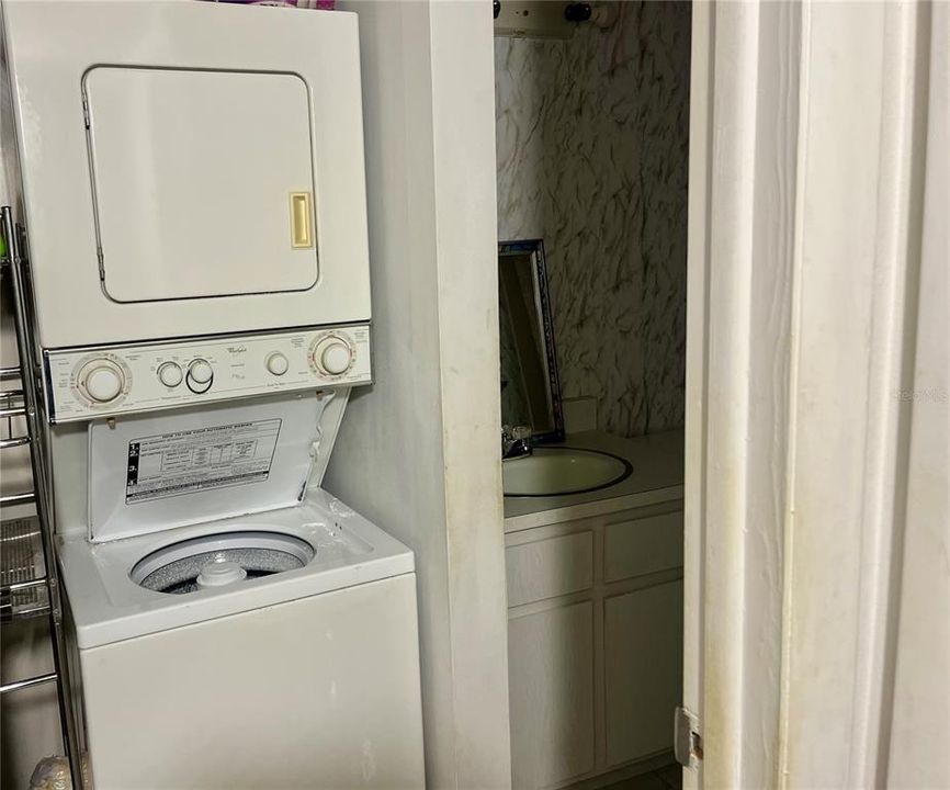 For Sale: $72,590 (1 beds, 1 baths, 844 Square Feet)