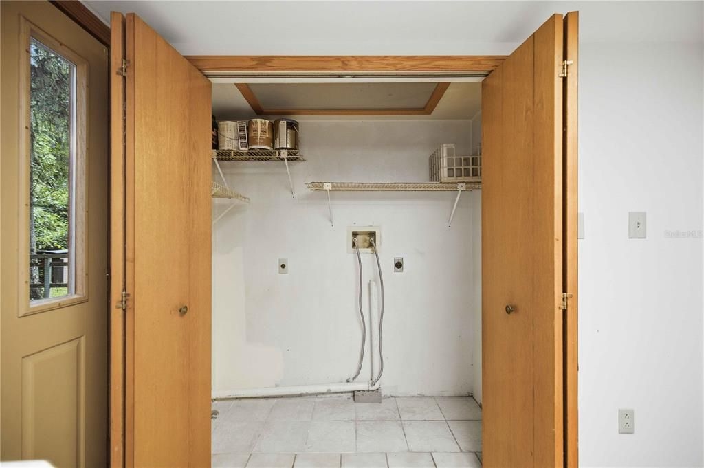 For Sale: $194,900 (2 beds, 2 baths, 1423 Square Feet)