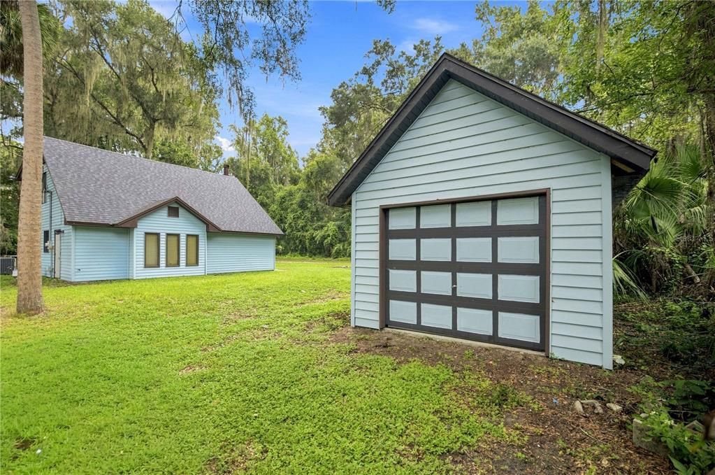 For Sale: $194,900 (2 beds, 2 baths, 1423 Square Feet)