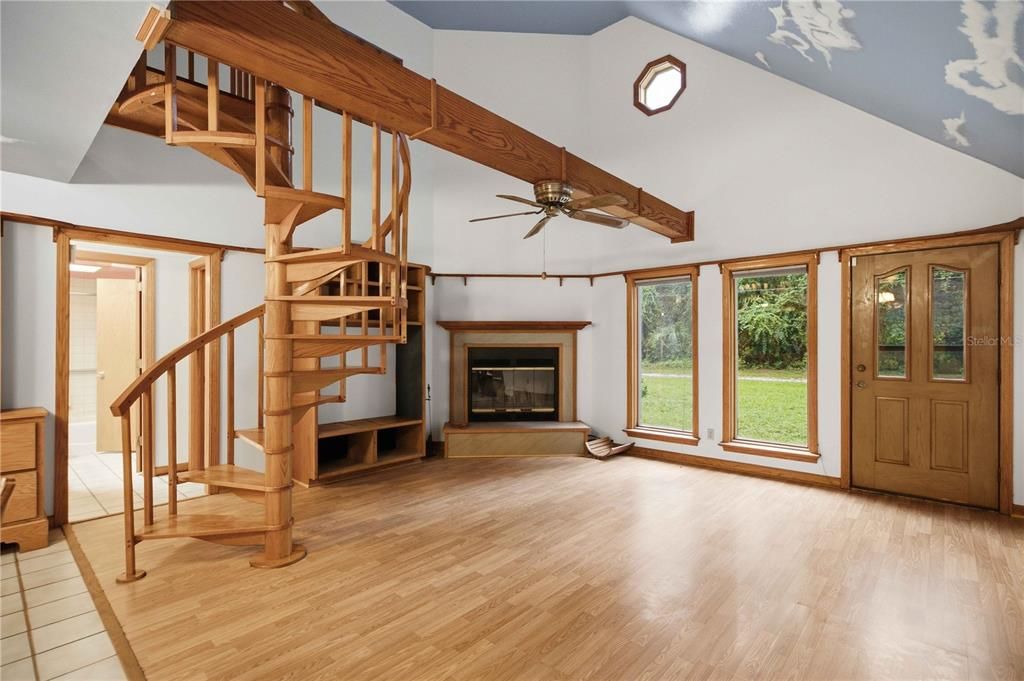 For Sale: $194,900 (2 beds, 2 baths, 1423 Square Feet)