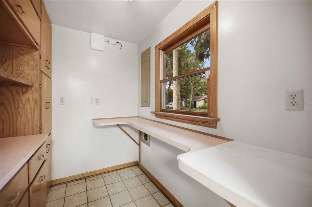 For Sale: $194,900 (2 beds, 2 baths, 1423 Square Feet)