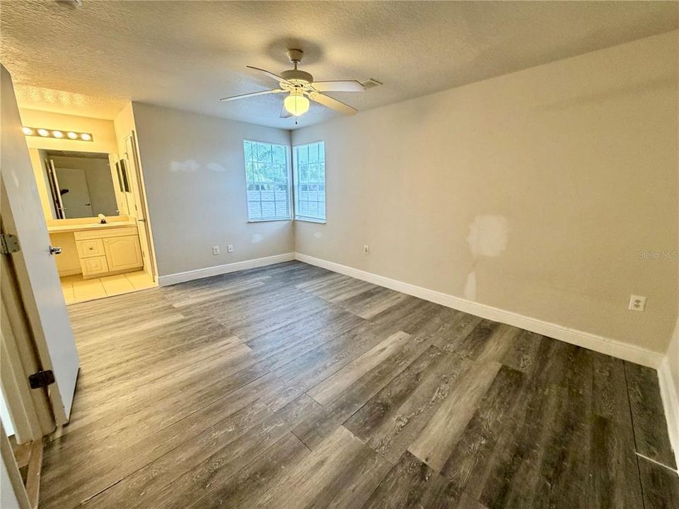 For Sale: $305,000 (4 beds, 3 baths, 1811 Square Feet)