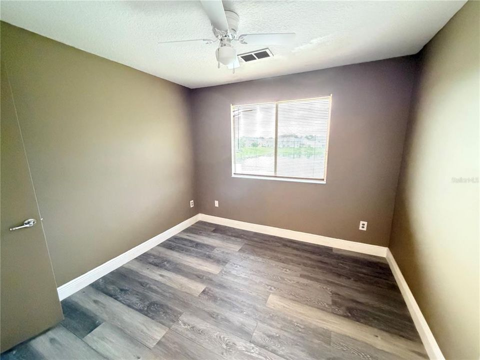 For Sale: $305,000 (4 beds, 3 baths, 1811 Square Feet)