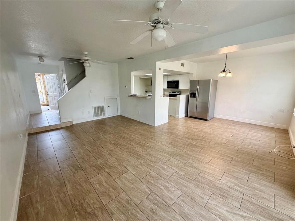 For Sale: $305,000 (4 beds, 3 baths, 1811 Square Feet)