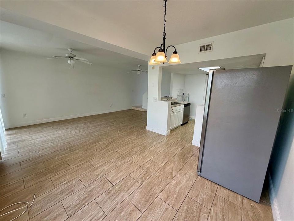 For Sale: $305,000 (4 beds, 3 baths, 1811 Square Feet)