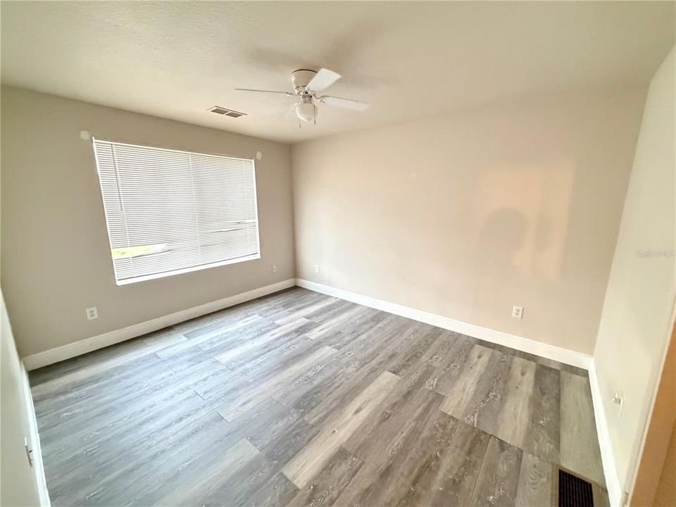 For Sale: $305,000 (4 beds, 3 baths, 1811 Square Feet)