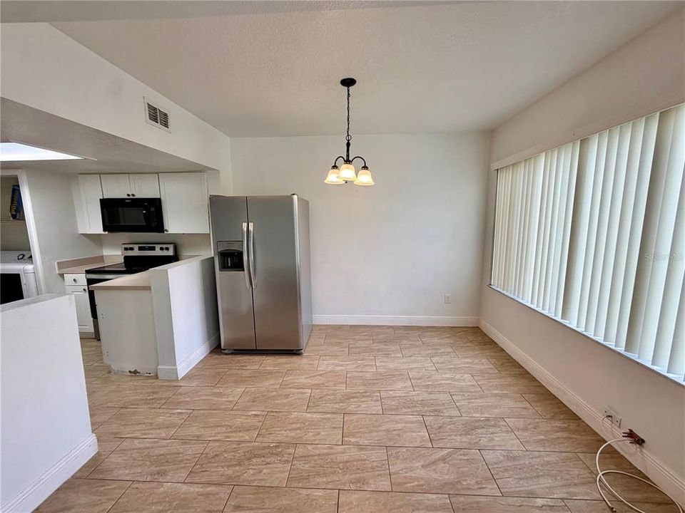 For Sale: $305,000 (4 beds, 3 baths, 1811 Square Feet)