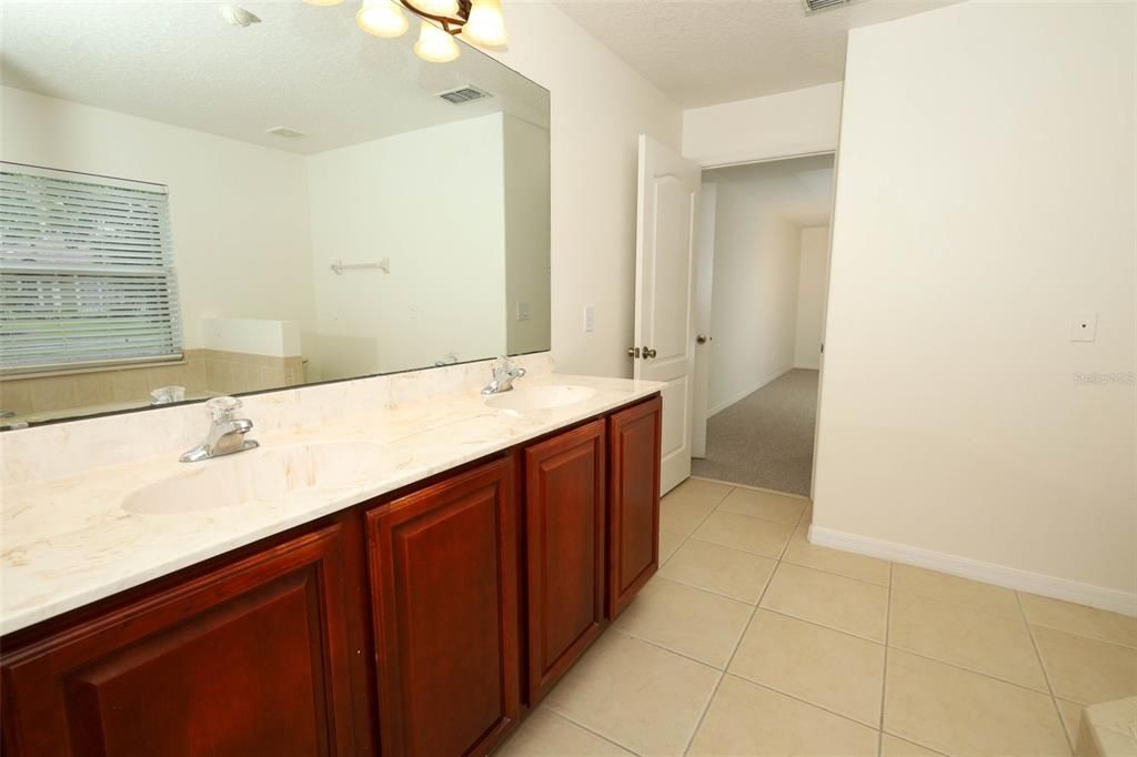 For Rent: $2,200 (3 beds, 2 baths, 2236 Square Feet)