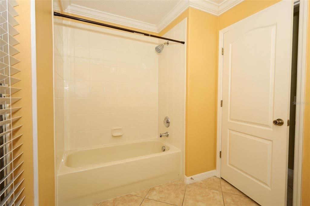 For Rent: $2,200 (3 beds, 2 baths, 2236 Square Feet)