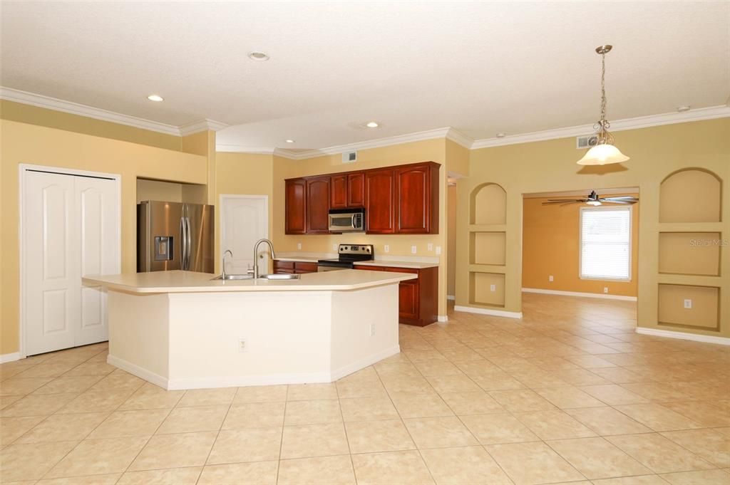 For Rent: $2,200 (3 beds, 2 baths, 2236 Square Feet)