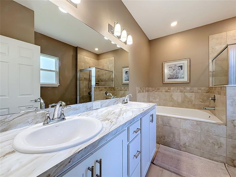 For Sale: $379,999 (4 beds, 3 baths, 2034 Square Feet)