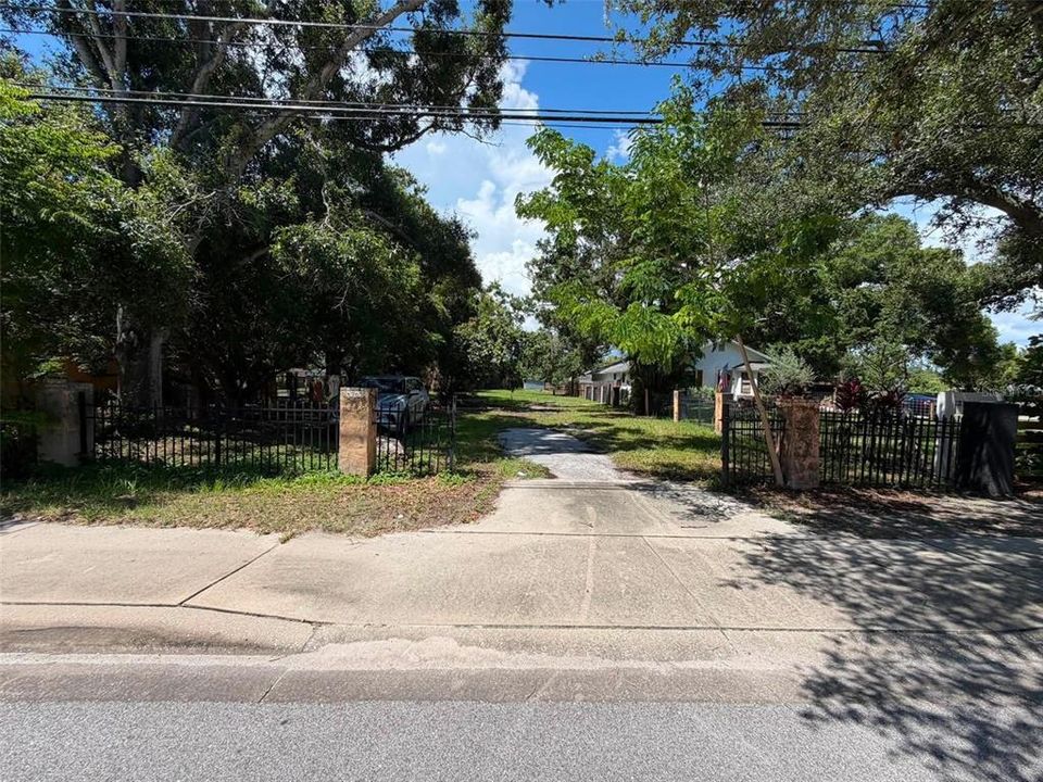 待售: $269,900 (0.45 acres)