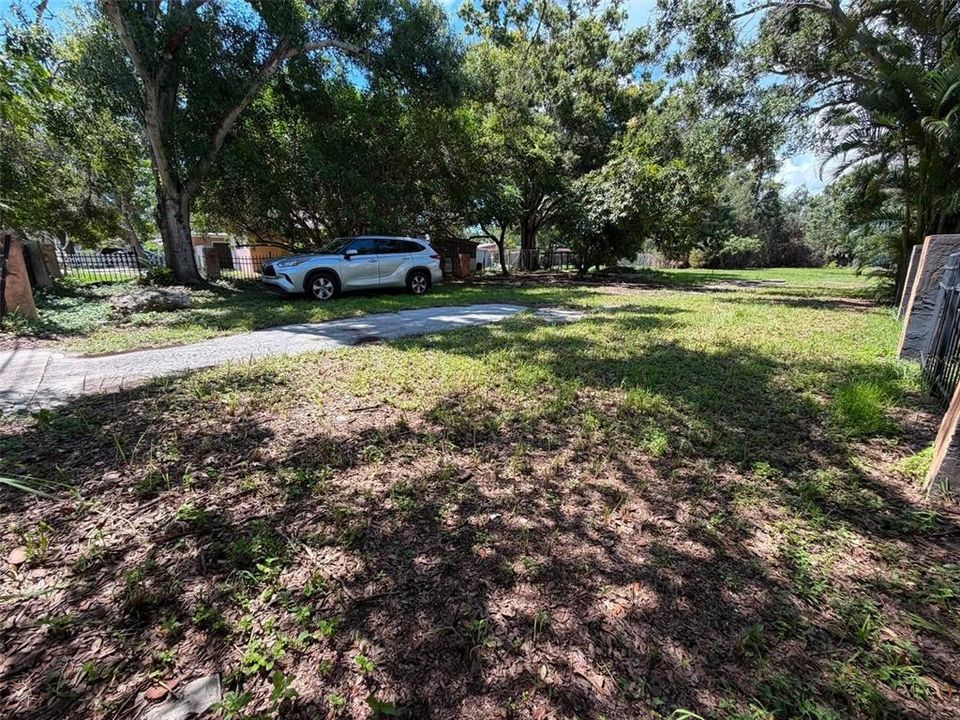 待售: $269,900 (0.45 acres)