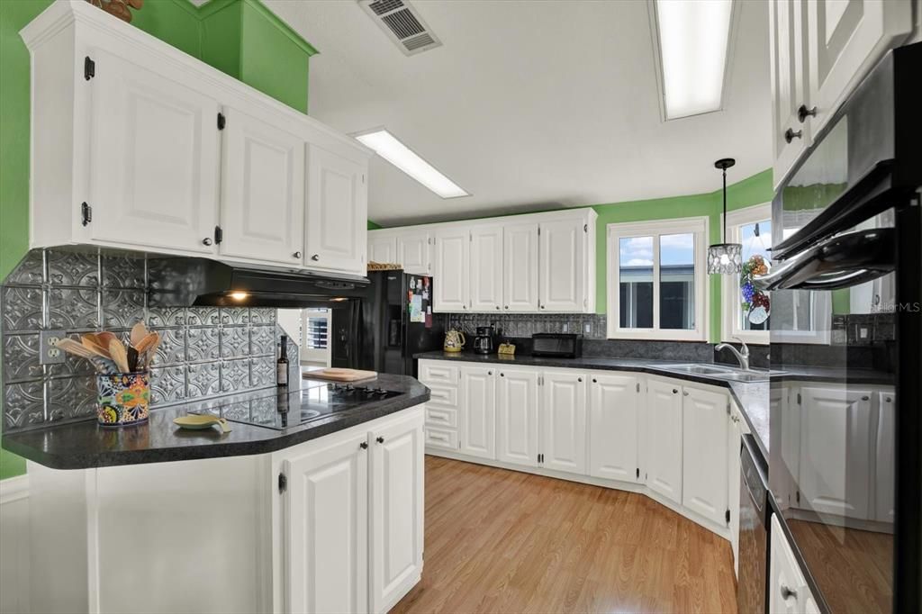 For Sale: $299,500 (2 beds, 2 baths, 1434 Square Feet)