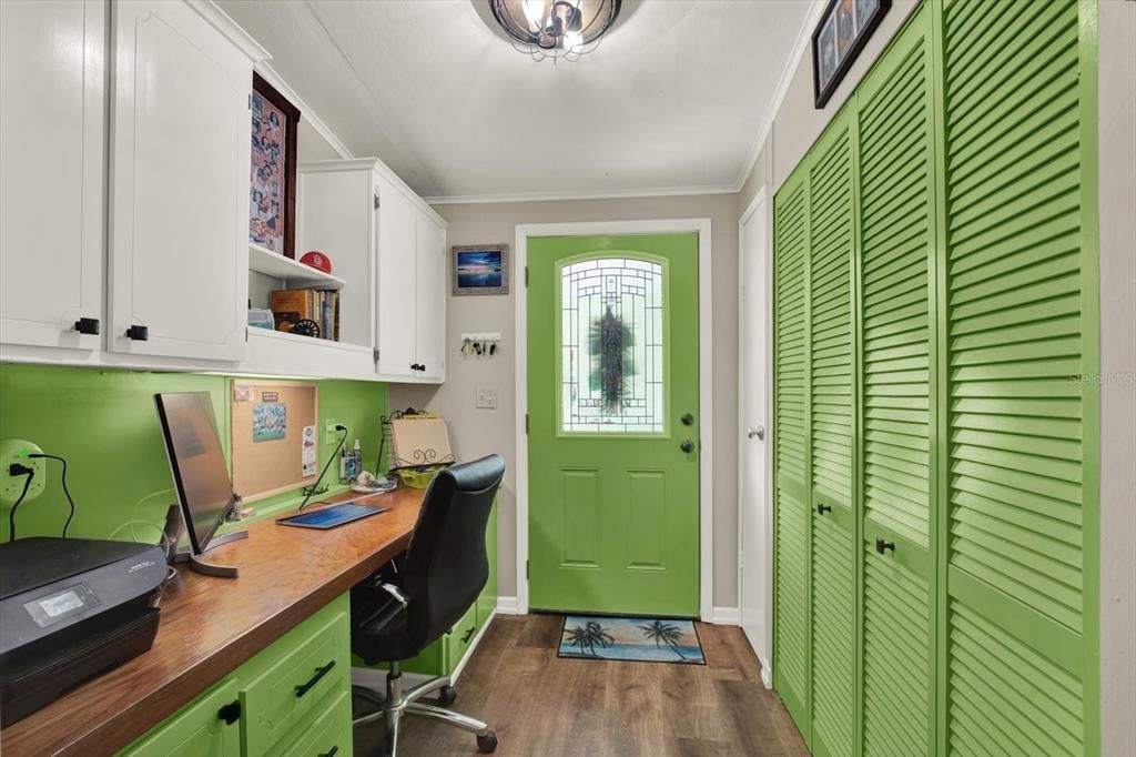 For Sale: $299,500 (2 beds, 2 baths, 1434 Square Feet)