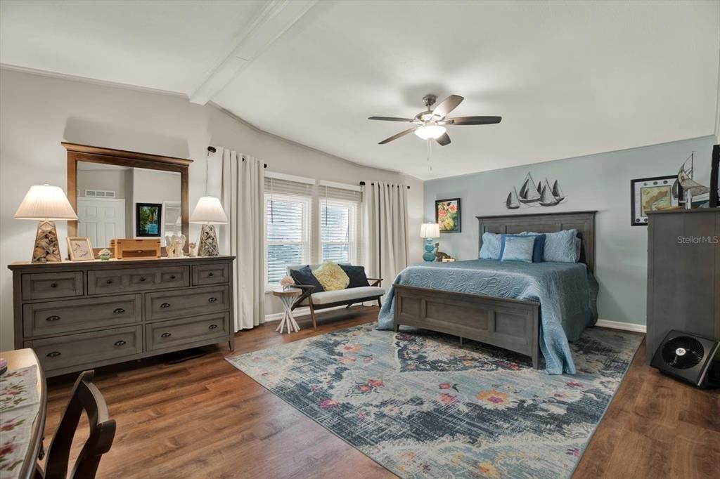 For Sale: $299,500 (2 beds, 2 baths, 1434 Square Feet)