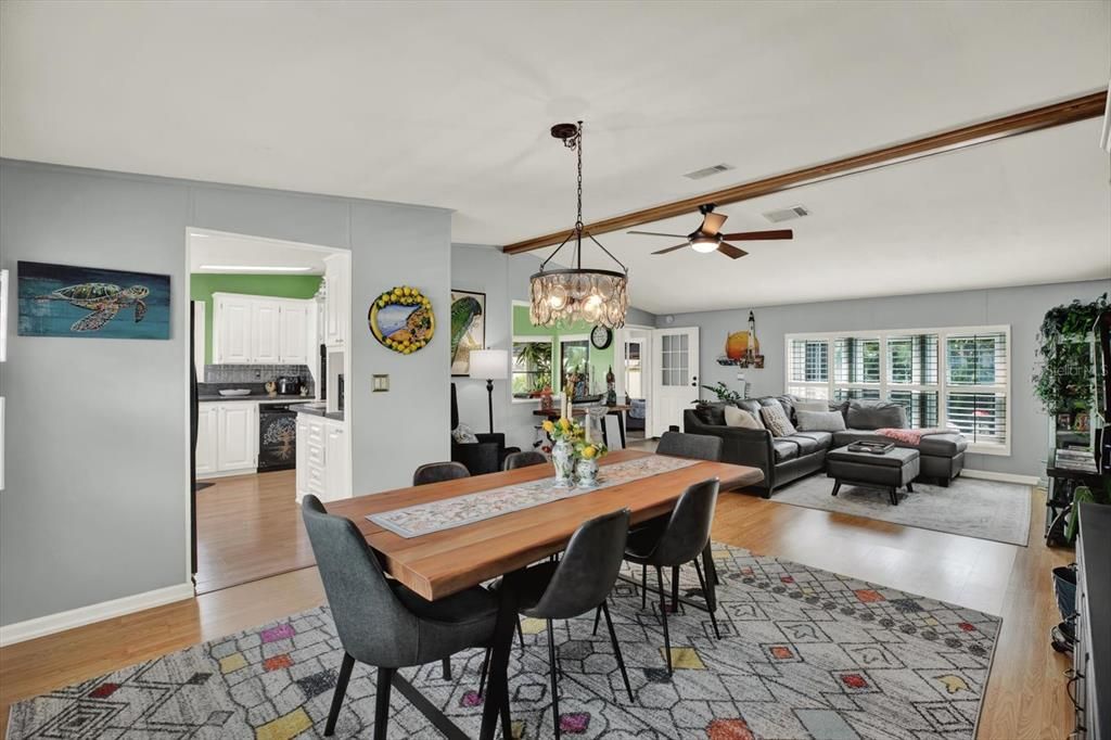 For Sale: $299,500 (2 beds, 2 baths, 1434 Square Feet)