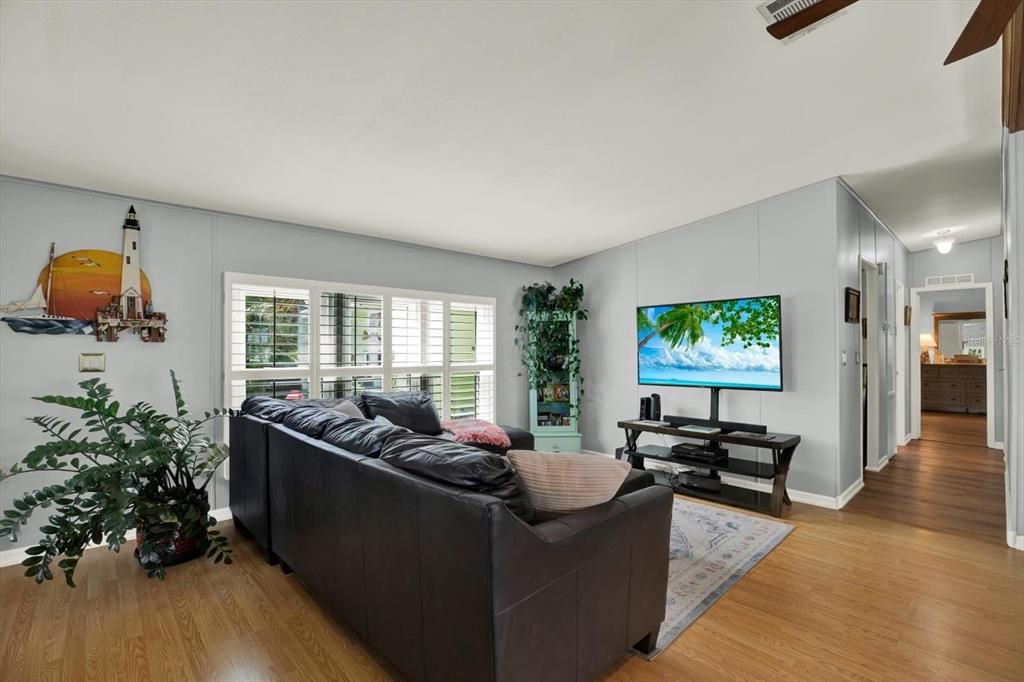 For Sale: $299,500 (2 beds, 2 baths, 1434 Square Feet)