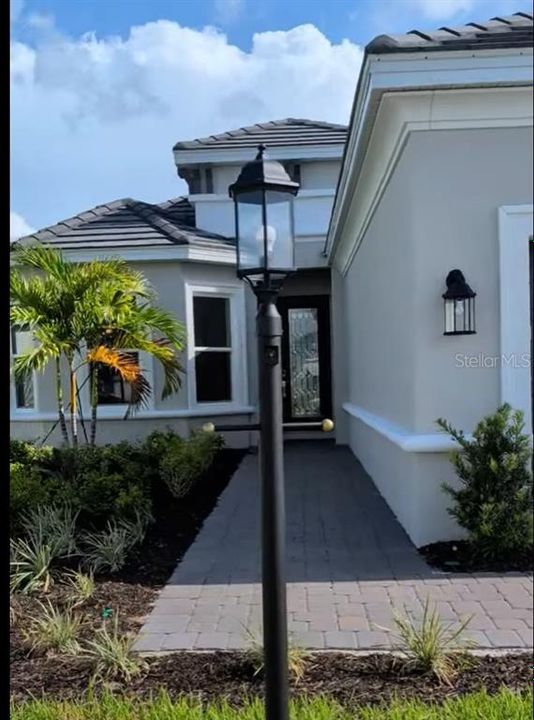 Recently Sold: $1,339,283 (3 beds, 3 baths, 2100 Square Feet)